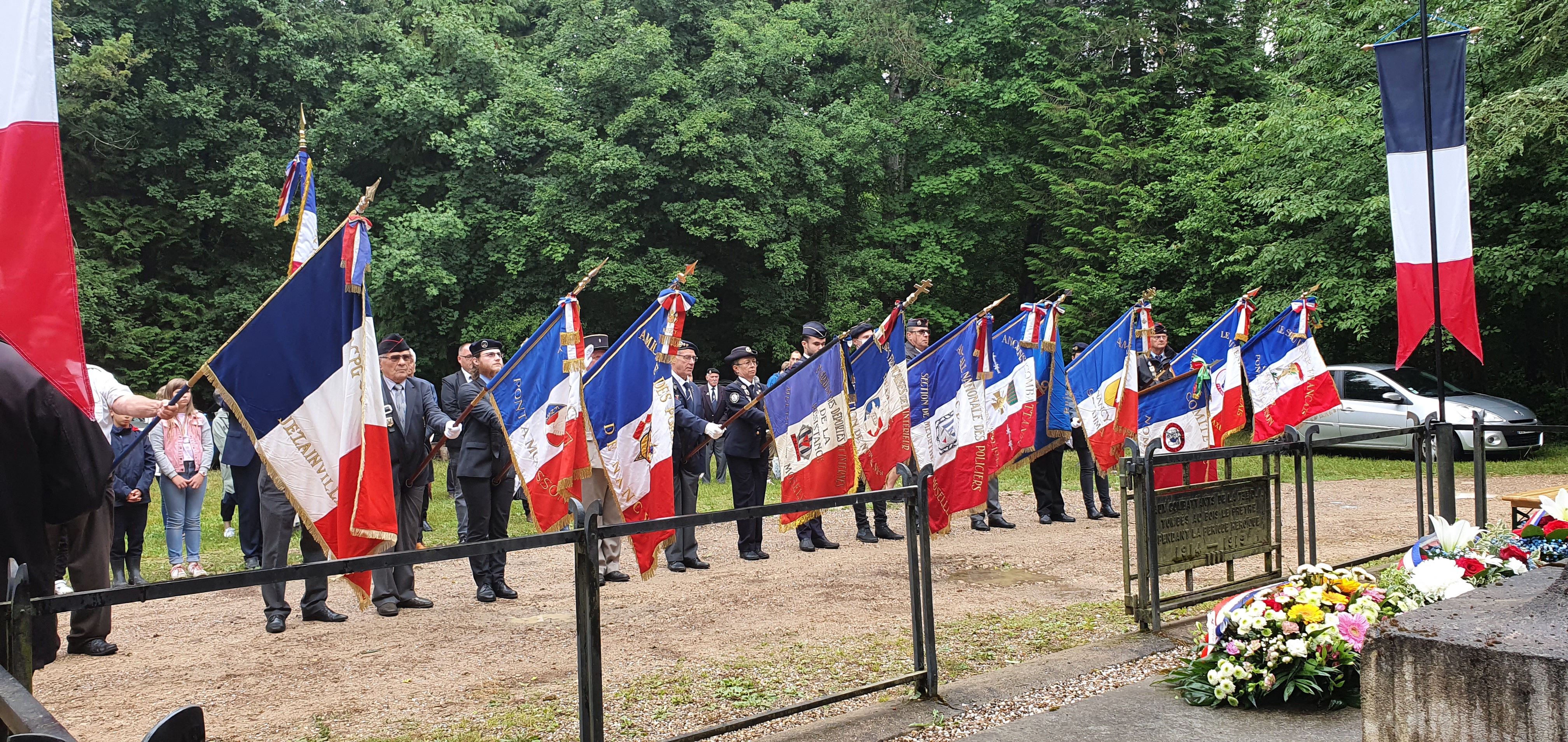 Cérémonie de la Croix des Carmes à Montauville.