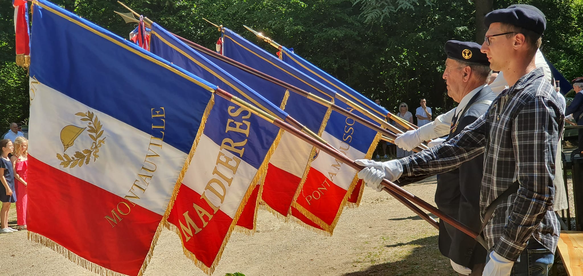 Cérémonie du départ des Loups du Bois le Prêtre à Montauville