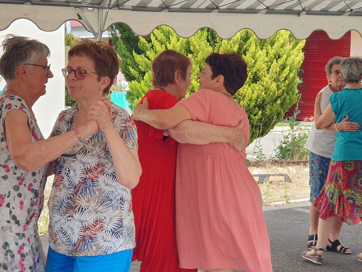 Guiguette estivale à la Résidence Ambroise Croizat à Blénod les Pont à&nbsp;Mousson